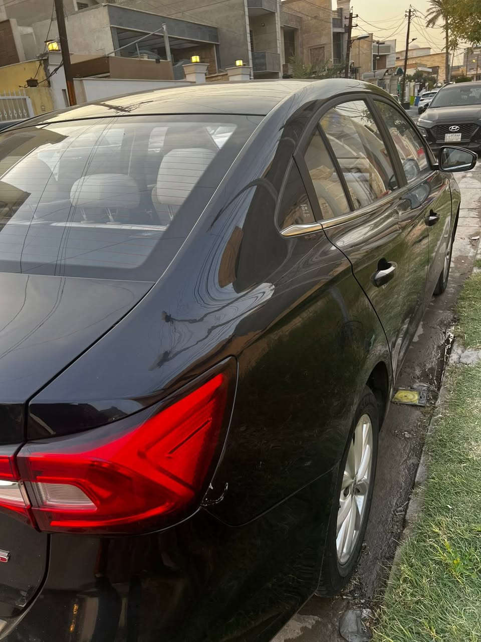 السلام عليكم 
للبيع سياره ام جي فايف MG
لون اسود موديل ٢٠٢٤ 
السياره ماشيه 18 الف كيلو فقط اخت الزيرو السياره كامله ومكفوله من كير ومحرك وتبريد ثلج وكلشي بيها اصلي وبلادي داخل اسود وبيجي 
موصفات نص فول شاشة كار بلي- تحكم ستيرن جهتين -usb -بلوتوث -بصمة -جام كهربائي -مرايات كهربائية اشاير بالمري -كاميرة خلفية -حساسات خلفية 
حجم المحرك  1500
كير 6 نمر
بيها بنيد امبدل بلادي ومصبوغ وصورة الحادث موجوده بالمنشور 
وبيها ملاحظات بسيطه جداً بارد بالجاملغ الخلفي الي عكس السايق  وب الدعاميه الخلفيه صبغ على كد اربع اصابع بيها والجاملغات الاماميه اليمنه واليسره هم بارد كله بارد 
وملاحظات بسيطه بالكشر فقط لا غير السياره على الفحص من كلشي كامله
السعر المطلوب 85 ورقه وبيها مجال بسيط
مكان السياره بغداد حي حطين 
للتواصل الاتصال على الرقم

0770 979 2555
