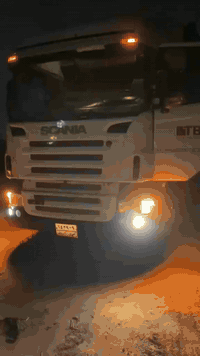 سلام عليكم  سكانيه للبيع  موديل 2005كير محرك جديد 
تخم تاير شرط تحويل 
***********
