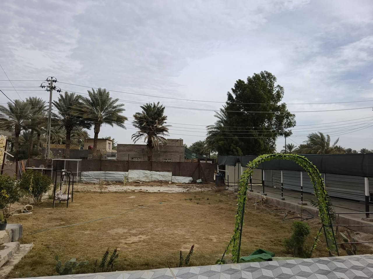 السلام عليكم/للبيع دونم يحتوي على بيتين مساحه البيت الواحد /270/الموقع بابل /تبعد عن الامام بكر (ع)كيلو الاستفسار على  الرقم التالي /***********
