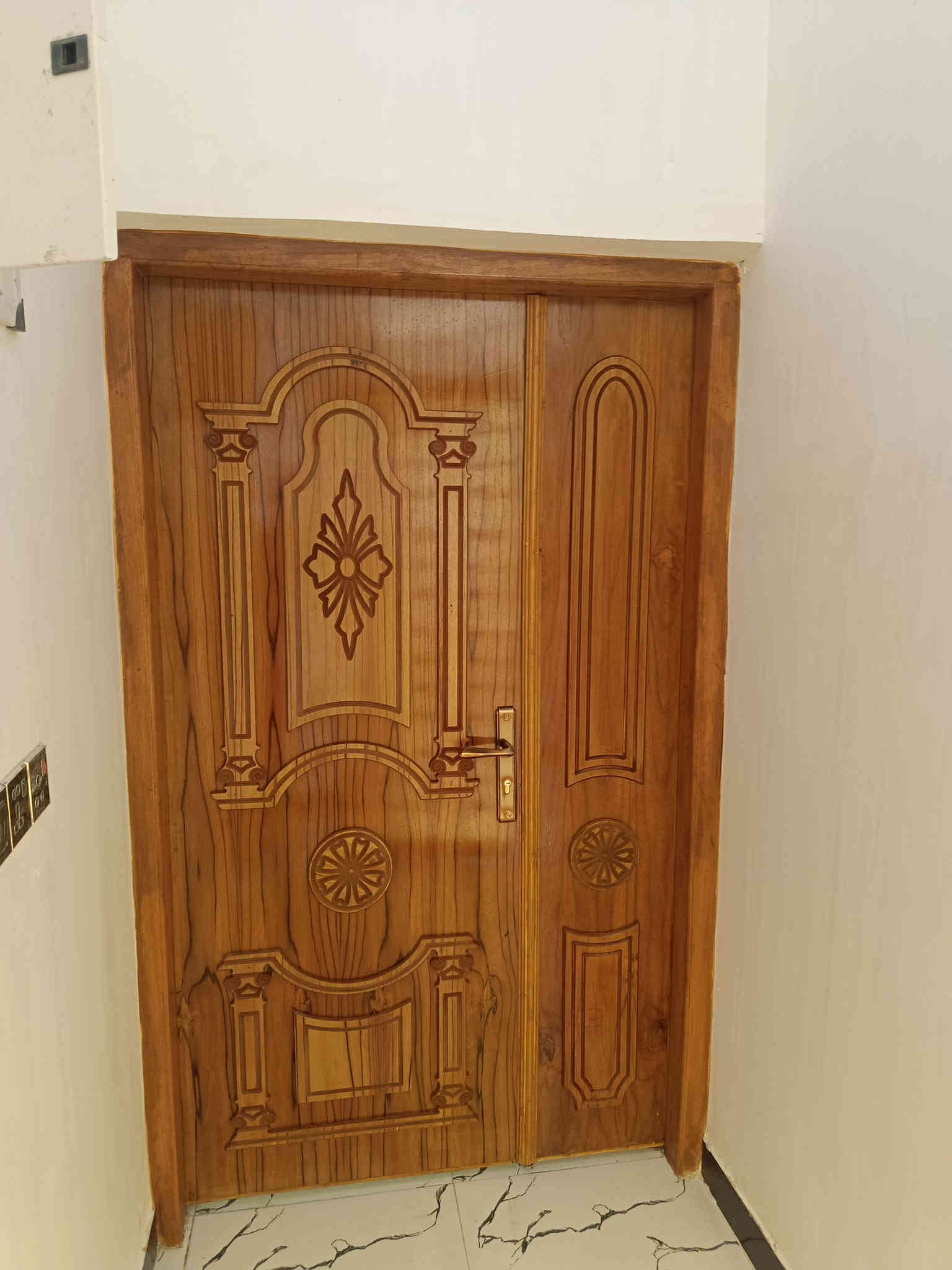 ♦ للبيـــــــــــــــــــــع ♦
🔹 #دار_سكن 🔹

▪️ العنــوان: شط العرب_الجزيرة شارع
     #الصقر  يبعد ٥٠٠م عن السوگ

▪️ التفاصيل: مساحة 175متى بناء
      بلوک مسلح غرفتيــن واســتقبال
      وصالة ومطبخ وصحيات وگراج
      وحديــــــــقة

▪️الخدمات: شارع ١٠متر  
    #مجاري_وكهرباء_وماء 

▪️الأصوليات: طابو صرف بأسم عراقي
    #وكالــة_ومكاتبــة_وطابو
    ♦مالك الأرض ساكن بنفس المكان♦

▪️ #الســـــــــــــعـــر 78
        قابل للتفـاوض

📞 للاستفسار ***********
