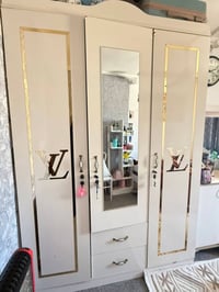 كنتور • ميز • مرايا