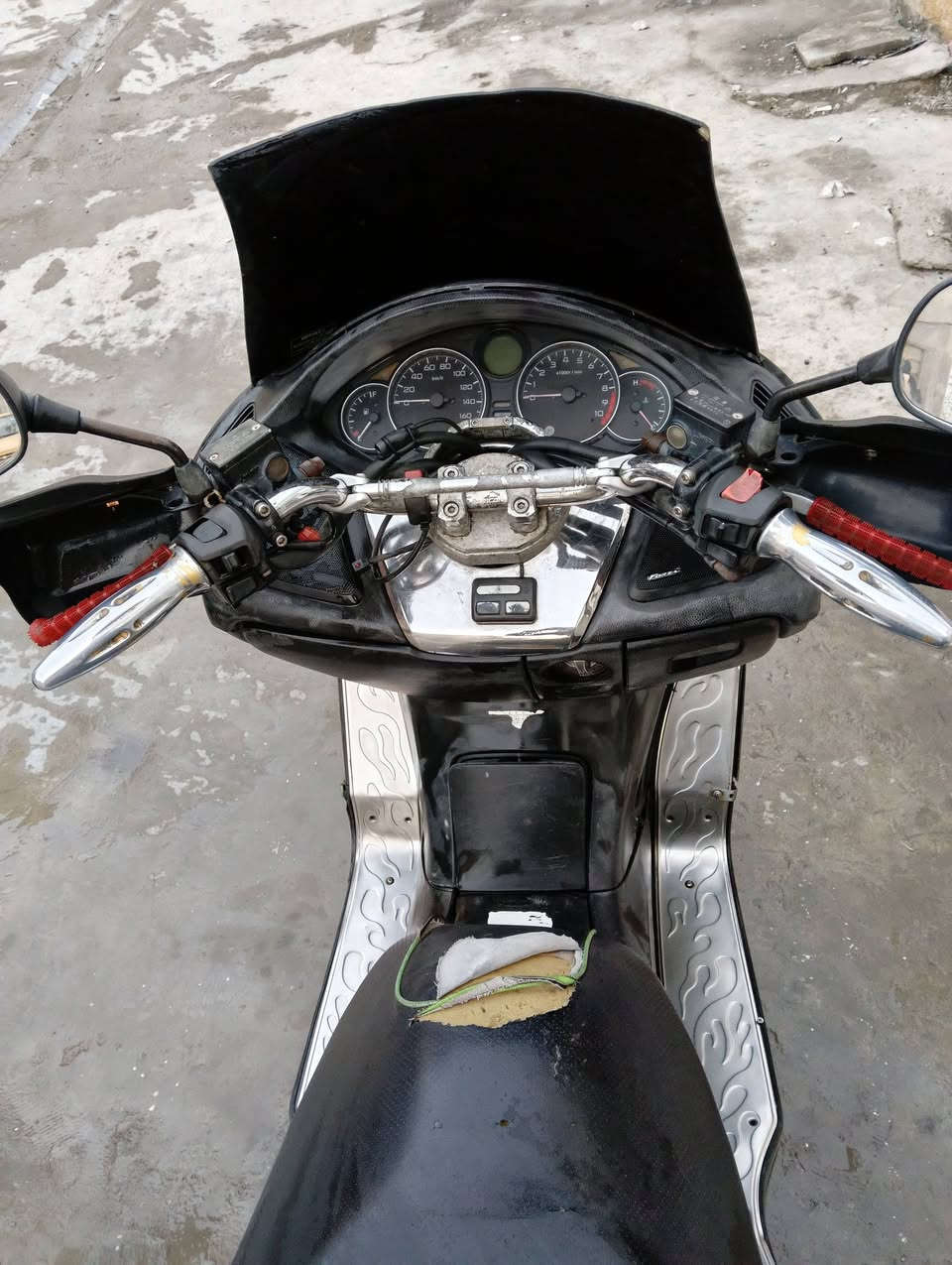 السلام عليكم..فورزه صفر 8 رقم بغداد الدراجه نگره سلف بأي وقت..  الكفرات تعبانه مثل ما واضح بالتصوير سعرهه 13 ورقه ..مكاني بغداد 
***********
