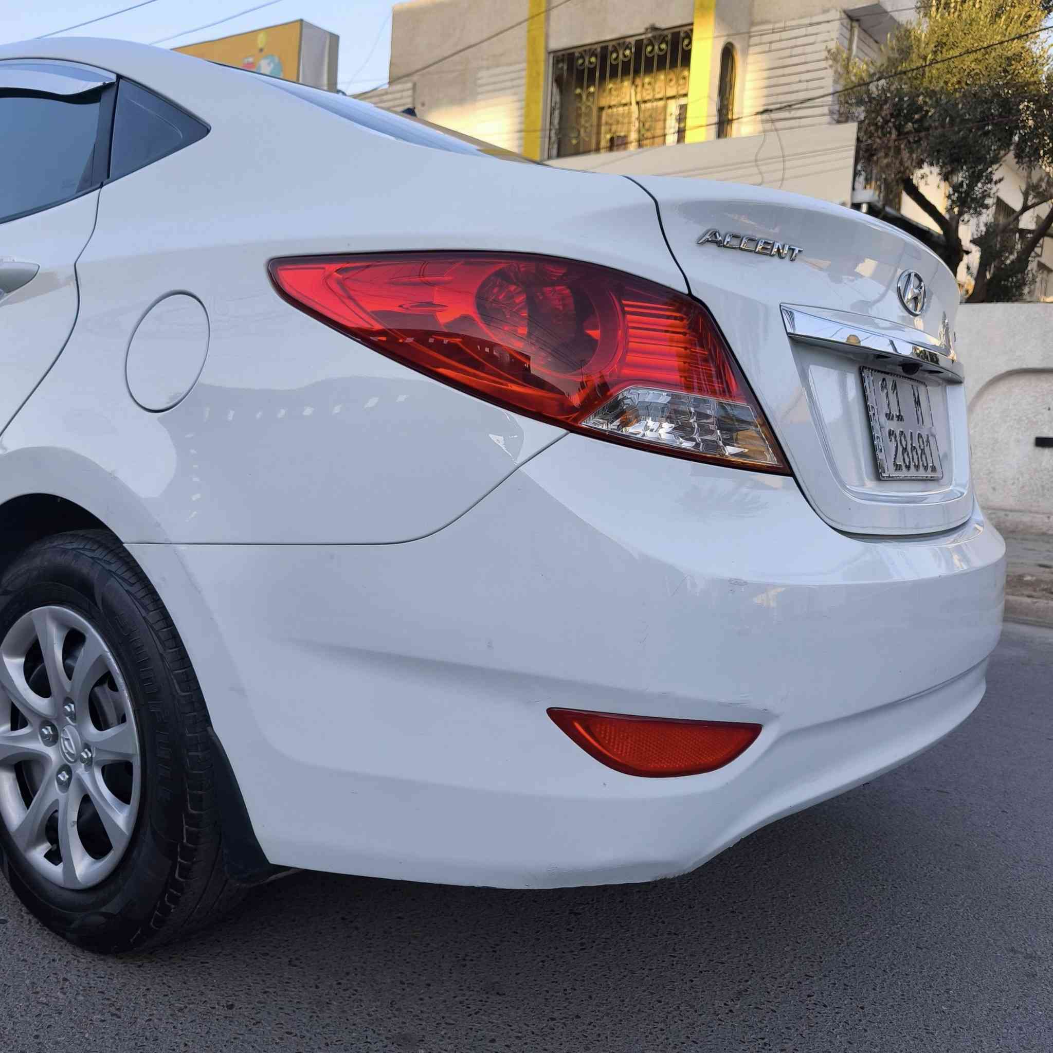 اكسنت خليجي 2015 مكفولة من الصبغ
رقم بغداد بأسمي شخصيآ
محرك 1600 دوش 
السياره حلوه ما بيها نواقص كير و محرك مكفولات تبريد ثلج 

السعر 115
*********** اتصال فقط
مكاني بغداد /السيديه
