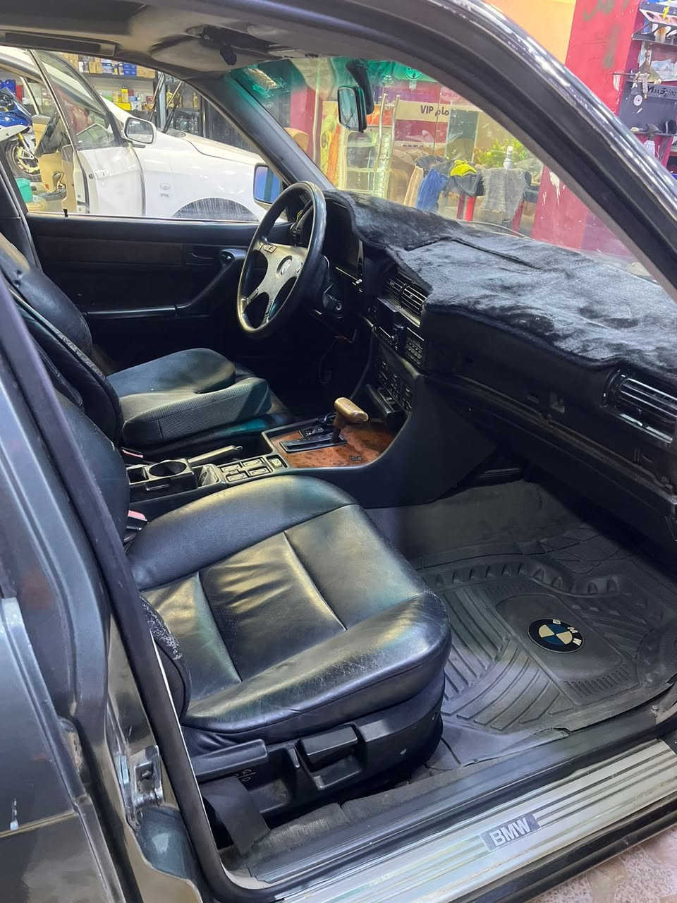 السلام عليكم
بي ام حجم 730
مديل 1990
رقم بصره مشروع وطني بأسمي
مكينه محوره VVTi لا تنقيص ولاتبخير  طخم تاير جديد حداديه جديده كهربائياتها كلها شغاله مابيها نقص غرفه جلد 
مصبوغه عام صبغ درجه اولى
هزتها بعدها ماصاقطه.
مكان السيارة ميسان 
 بيع فقط السعر 55 وبيها مجال قليل 
***********
