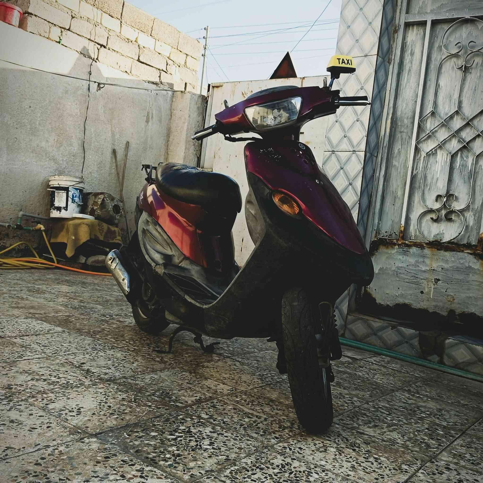 سلام عليكم شباب دراجه للبيع دراجه نضيفه معنه كلمه تجي وتشوف مكينه ناااعمه وفول نعومه ومفتوحه فقط بوشه تجي وتشوف صوت اكسل مابيهاا توايرهاا جدد توني شادهن بعدهن بيهن خط الاصفر جديد كلشي جديد وبلاديه دراجه كابريتر بلاديه تجي وتشوف وكفرات بلاديات احمر دم الغزال دراجه تاخذهاا ربع ماذب عليها وكهربائات كلهاا شغالات وسلف عوزه راجز سلف شغال باتري جديد وسعرهاا 300بيهاا مجال  ومكان عماره حولي الاف دار  ***********
