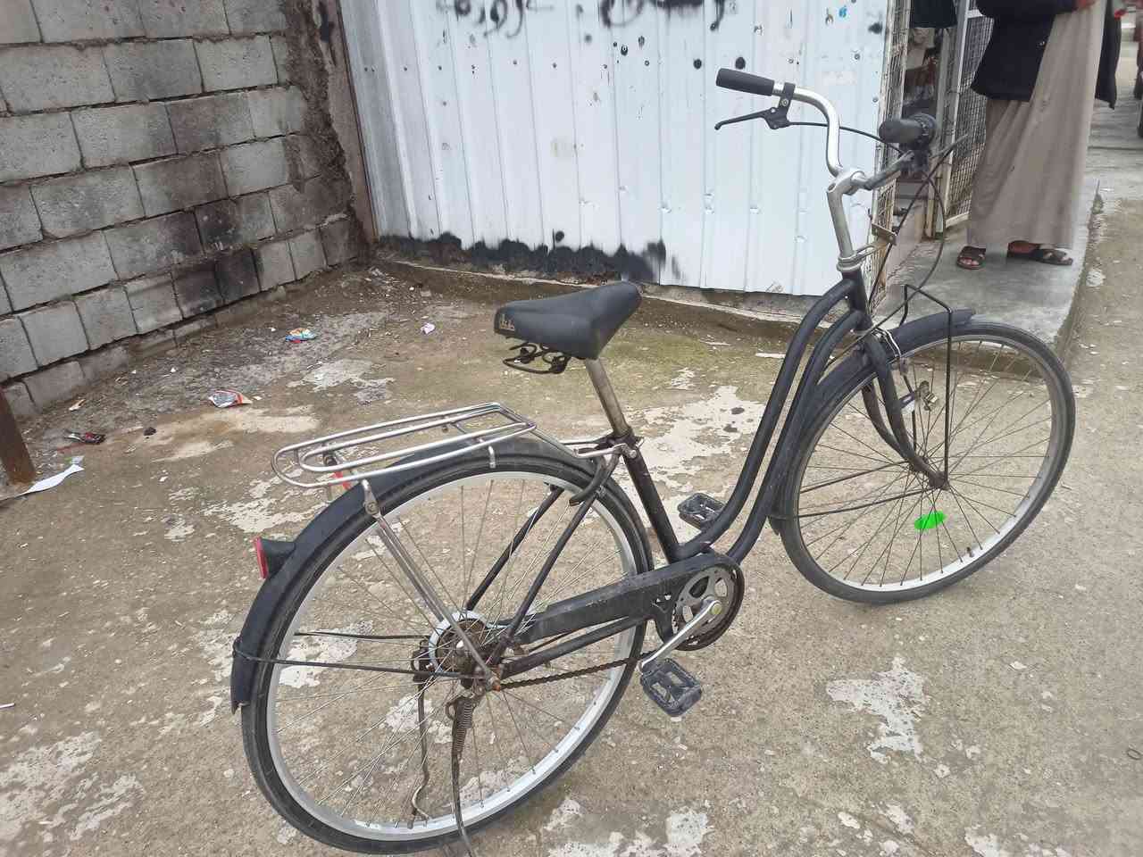 سلام عليكم اخوان بايسكل للبيع اي عيب مابي 
حجم 27 
سعر 80 بي مجال قليل


**إذا كنت صاحب هذا الإعلان وتريد حذفه لأي سبب، رجاءا أرسل رسالة إلى الدعم الفني**