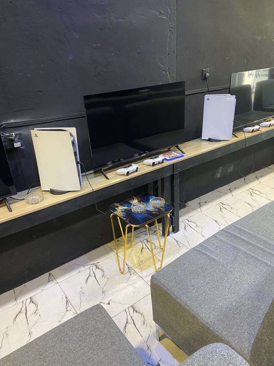 قاعه للبيع للاستفسار الاتصال على الرقم ***********
