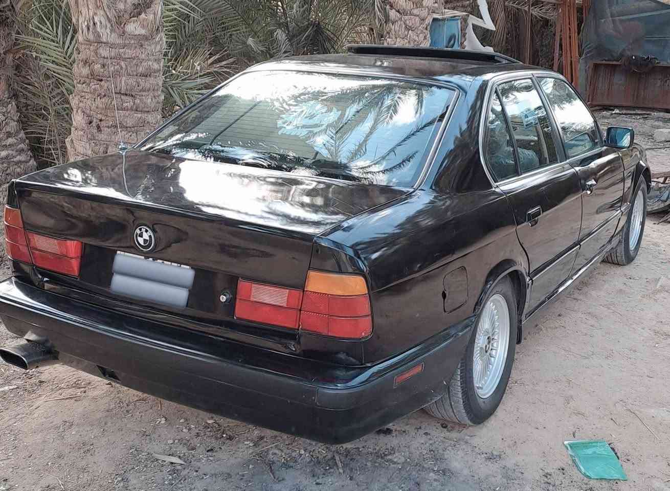 سلام عليكم
بي ام 5.35 اصل..
سنويه منتهي من ١٨ سنويه كرتونيه..
 رقم انبار موازي..
 صبغه جماليه بدون ضرر قوي..
صاعده هزه قبل شهر غرامات معليه..
مالكه موجود ويريد مداور بأقرب وقت.. 
مكينه 35.مفتوح بلاد كير عادي جديد.. 
كهربائيات كله شغال باتري جديد تخم تاير ويل جديد.. حداديه ١٠٠/٧٠..
ب٤٥ وبي مجال بسيط 
مكان سماوه..
*********** تواصل بيك خير تدلل
