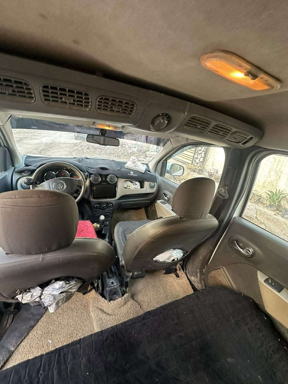 للبيع رينو 7 راكب موديل 2014 رقم بابل ***********
