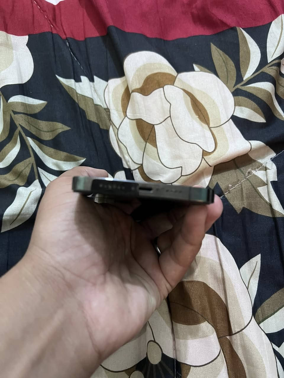 سلام عليكم ايفون13pro max لون اسود
ذاكره ٢٥٦.   بطاريه 81 جهاز فقط فيس ايدي واكف  وبي مشكله بسيطه خابرني واكلك عليها ملاحضه مكاني بيجي توصيل تكريت وبيجي موجود فقط بيع بدون مراوس سعره٦٥٠ هـ***********
