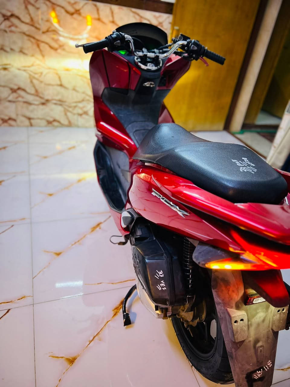 السلام عليكم دراجه PCX ياباني الجيل الثالث للبيع مكينه 150 حساس ازدحام بصمة دكمتين ياباني الاصلي دراجه مكفولة كفاله عامه مال جناي مكينه برغي ممفتوح بيه شلعه معدل فول ماشي 1000 حقيقي السعر مليون 850بيه مجال بسيط عنواني بغداد للاستفسار ***********
