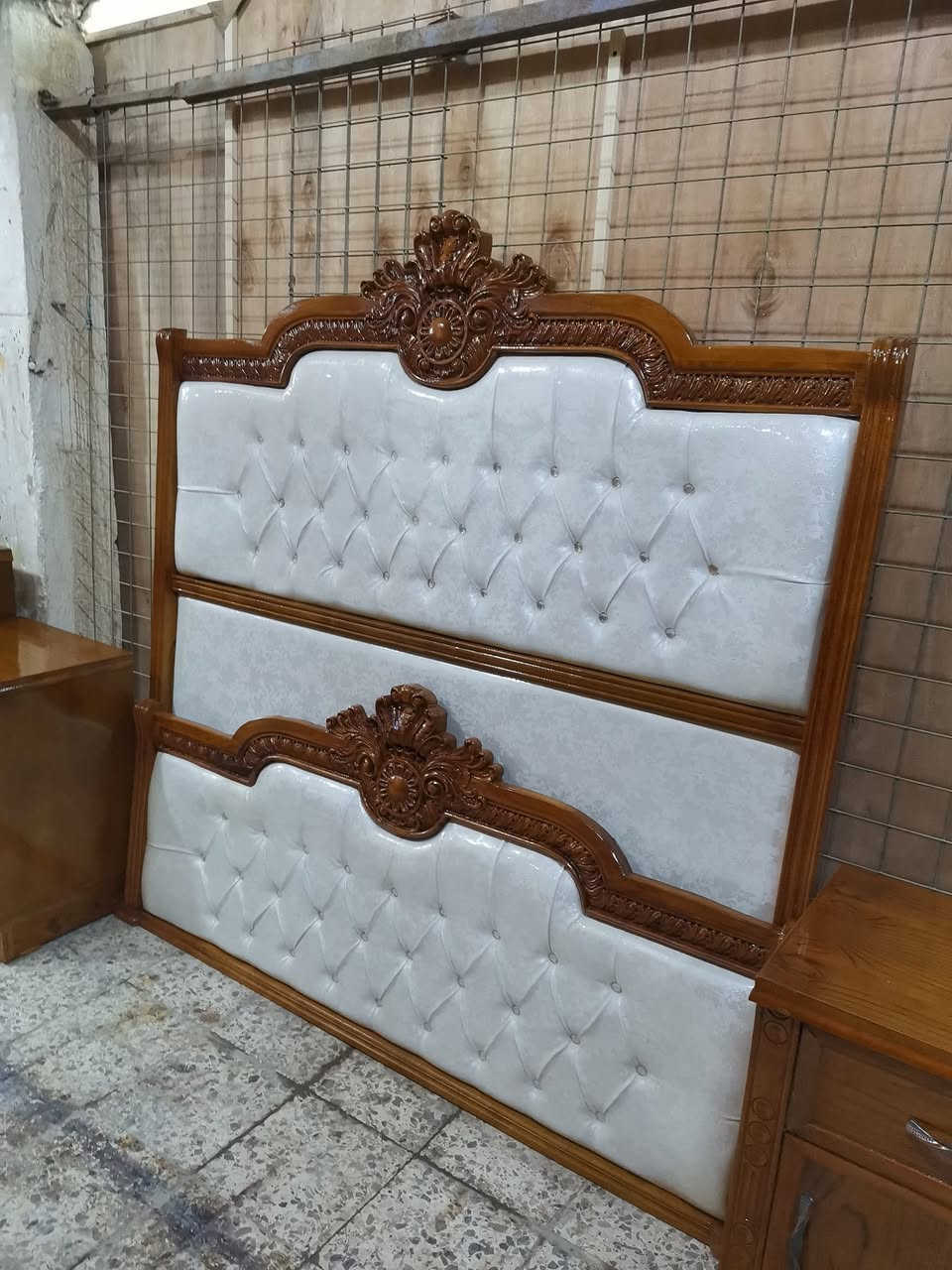 السلام عليكم
غرفه صاج داخل وخارج الظهر جرجوبه شغل ثقيل جدا النقش الغرفه كله زان مصري السرير والميز تواليت كله زان مصري الزاويا بابين وملحق
للحجز والتواصل علئ الهاتف او واتساب ***********
يوجد توصيل جميع المحافظات
العنوان بغداد السيديه حي الاعلام شارع قطر الندئ
