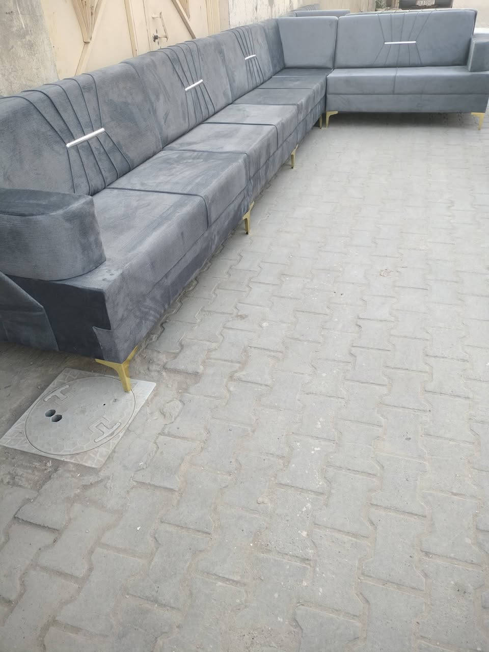 ديوان تزكام بلوك اسود شغل درجه اولى ٢٠ نفر ١٣ مترالون رصاصي فيلي   .ديوانيه .الاسكان .مقابل المعهد التقني ***********
