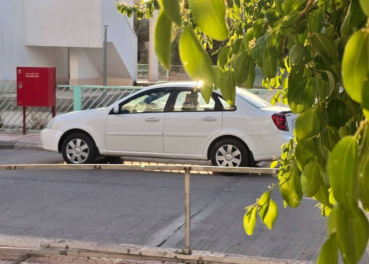 اوبترا للبيع 
موديل 2012
مشروع وطني
تحويل ثاني يوم بأسمي
بيها جاملغين اماميات فقط صبغ من دون ضربة 
كير ومكينة خير من الله
حادية امامية 100% حدادية خلفية 80%
انارة محيطية احسن نوعية شاشة جبيرة
السيارة مال جناي ايدي بيه دهن كلة الاصلي سيارة من تاخذه تكلي الف رحمة على وللديك سعره خاص تفضل وتشلع عيوني ما اذكر السعر لان اكو عالم متخاف من الله تكسر بسعره 
مكان السيارة ميسان
***********
