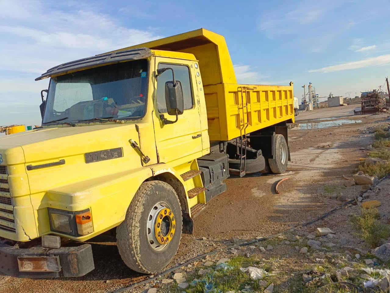 السلام عليكم 113موديل90رقم كربلاء انكليزي جديد الشاصي مكفول المحرك بيه تبخير قليل مابيه تنقيص من التبديل التبديلة وهذا عادي بالاسكانيا حسب علمي باقي المعلومات الاتصال على ***********
