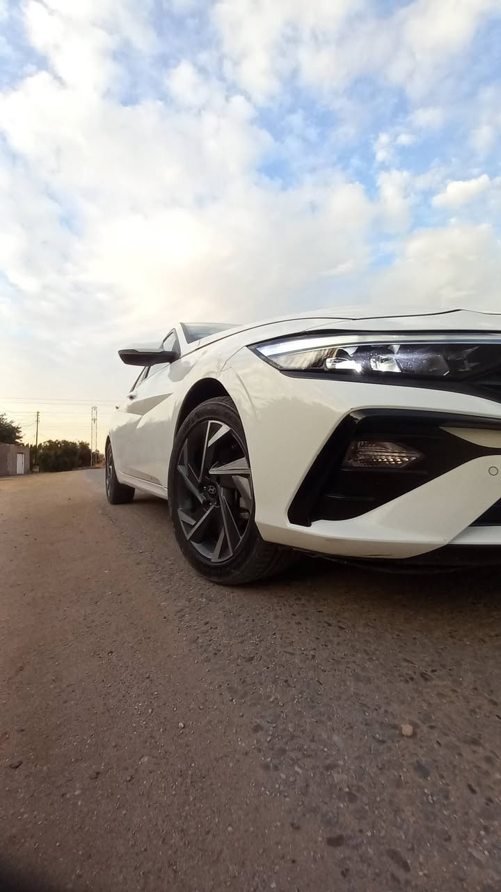 سلام عليكم النترا 24.
خليجي. فول مواصفات
بصمه 
فتحه
تحكم استيرن
مكينه 2000
ماشيه 45k
  سبير منازل
تايراتها مال شركه قبل كم يوم شادهن.( مضمومات)
كفاله
رقم بغداد
مكانها بكربلاء 
*********** 
***********.  سياره احله من اصور
