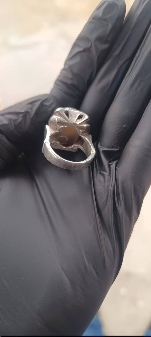 خاتم سليماني عينين 🔥👑
أسطورة مو خاتم! قطعة نادرة جدًا من الزمن الأصيل ⏳
حجر سليماني أصلي بعينين واضحة وقوية، رمز للفخامة والهيبة 💎
تفاصيله تحچي تاريخ وقيمته تزداد مع الوقت 🔥
▪️ القياس: 20 / 21
▪️ الوزن: 25 غرام (ثقيل وفخم يبين على اليد 👑)
⚡ مناسب لأصحاب الذوق العالي والهيبة
⚡ قطعة ما تتكرر وفرصة محدودة جدًا
🚨 إذا تدور التميز الحقيقي لا تفوتها
📩 احجز هسه قبل لا تنباع


**إذا كنت صاحب هذا الإعلان وتريد حذفه لأي سبب، رجاءا أرسل رسالة إلى الدعم الفني**