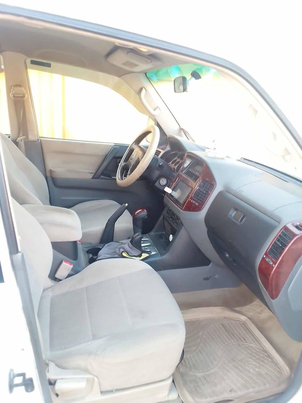 سلام عليكم باجيرو, 2006 سيارة مكينة وكير نظيفات تخم تاير حدادية جديدة سيارة تبريد ٣ قطع سبعة راكب سعر 90 وبيها مجال سيارة رقمها نجف .. العنوان النجف .. رقم الهاتف للتواصل على الرقم ***********
