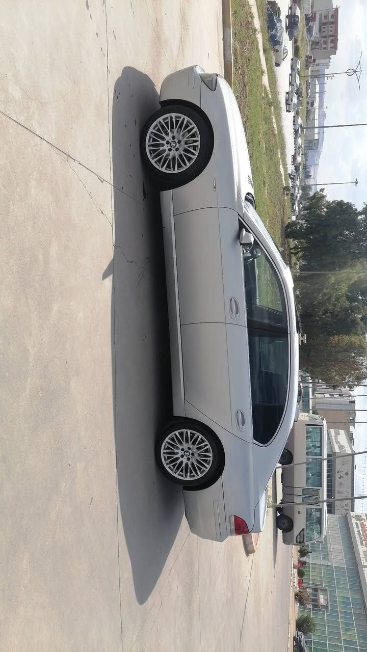 BMW750Li
سيارة لارج
ماشية 250الف كيلومتر
موديل 2006 بيلادية
بابات شفط
سلايت
بردات خلفي
سندوق شفط
ثلاجة 
تبريد
تبريد مركزي
تبريد دبل زون
ABS
ثلاثة مود (sport_normal_manule)
کشنات كهرباي 25حركة
كشنات بارد و حار
نضام  security
دبل جام
ستیرن كهربا
حاسات دعامية 
تلفون
فول فول مواسةفات
سيارة وضع شريكة دعامية لل دعامية بشرط
رقم سليمانية وكالة بآسمي
سعر 90بي مجال 
رقم:***********
مكان:سليمانية
