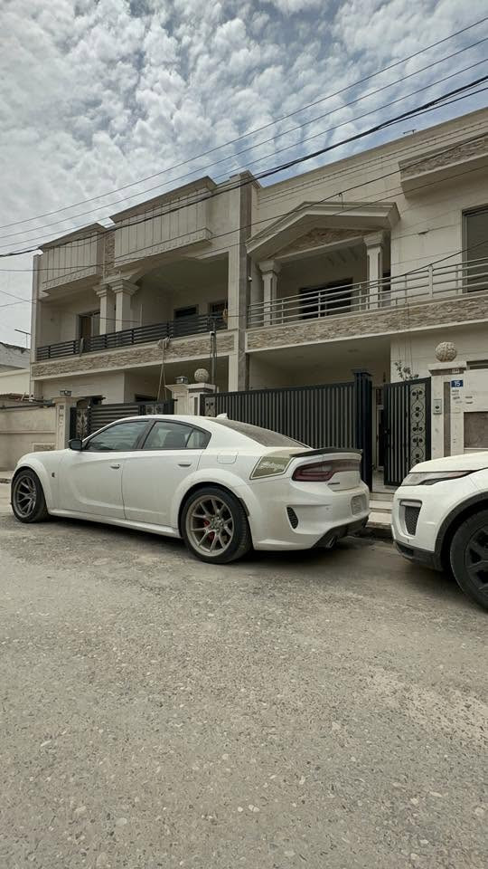- اسم السيارة: 

Dodge Charger Scat Pack

Dodge Charger SRT Scat PacK- الموديل:2023
- الوارد:امريكي 
- اللون:ابیض
- رقم السيارة:اربيل
- الممشى٣٣ مايل
- مكان السيارة (المحافظة):اريبل
- الكفالة:عامه
- السعر:
- المواصفات swinig 
Dodge Charger Scat PacK

قبات مواسفات 
- الضرر أو الملاحظات:
- رقم الهاتف:***********
