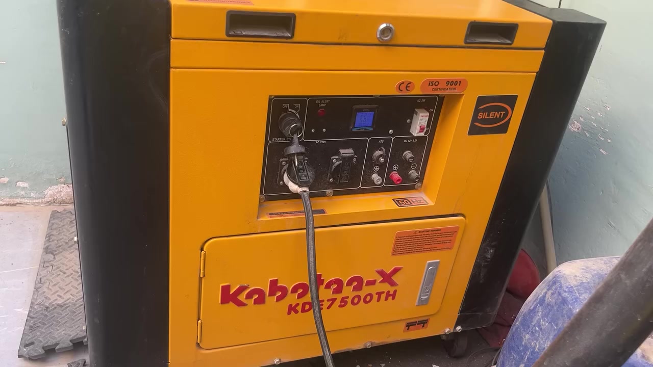 السلام عليكم برميل كاز للبيع ثلاث ارباعه كاز +مولدة كابوتا 30امبير كاز كاتم 80‎%‎ استخدام قليل جدا 
البرميل مع الكاز 110رايديه
المولدة 1,250,000
للاستفسار ***********
