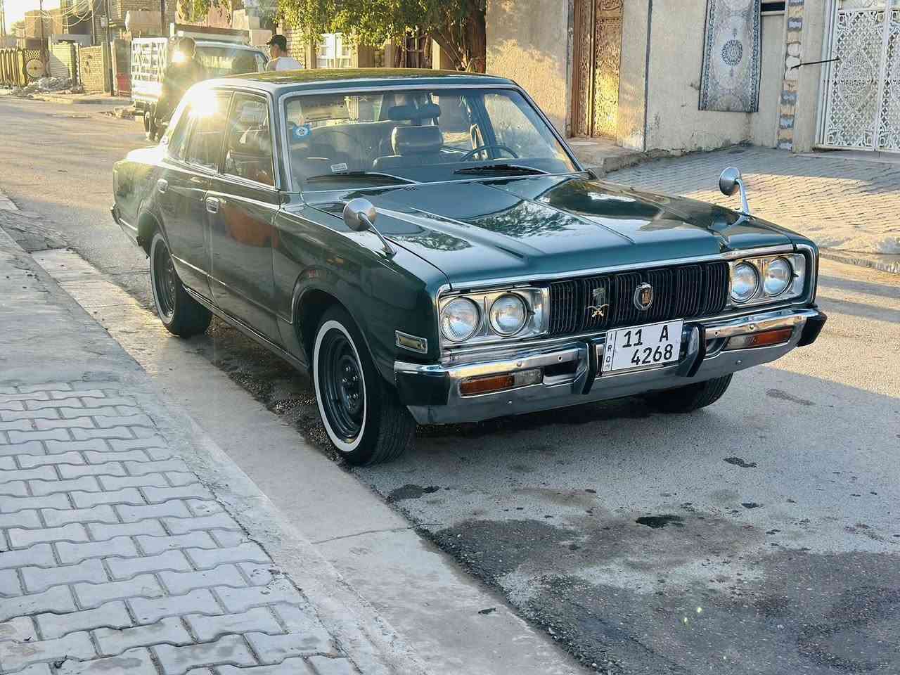 سياره كراون البيع موديل 1976
سياره مكفوله فقط صبغ جماليه 
تبريد شغال كهربائيات كله شغال 
رقم نكليزي بغداد 
مكينه ٤ سلندر كير ٤ نمر 
سعر ٧٥ بيه مجال قليل 
مكان السيارة بغداد حسينية 
رقم ***********
