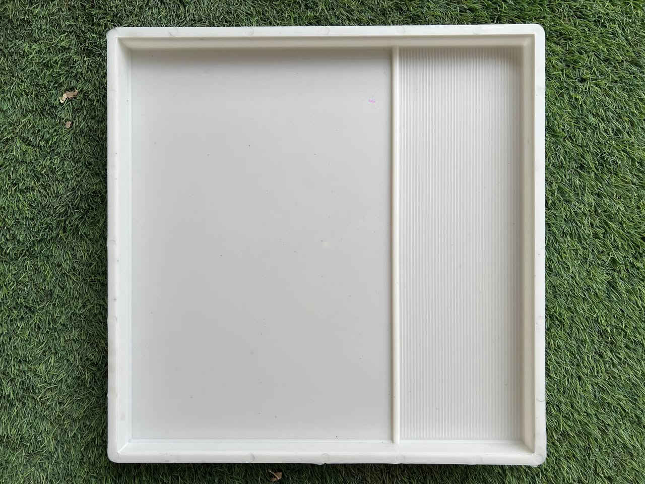 🧱 Sharsang 50×50 Mold – A Perfect Balance of Texture and Simplicity

Not every design needs to be crowded to stand out.

The Sharsang 50×50 mold combines two different surface styles in one unique pattern:
✔ Fine stone-like grooves on part of the surface
✔ Clean and smooth texture on the remaining area

This contrast creates a modern, elegant, and eye-catching finish that works perfectly in landscaping, walkways, courtyards, gardens, and outdoor spaces.

✅ 50×50 cm size
✅ Unique and modern design
✅ Easy production
✅ High market appeal
✅ Suitable for concrete and artificial stone manufacturing

If you're looking for a mold that offers both texture and simplicity in a single product, Sharsang is an excellent choice.

📞 +989120598240
📞 +989100656958

🌐 www.kmsanat.com

#Sharsang #ConcreteMold #PavingMold #ArtificialStone #PrecastConcrete #LandscapeDesign #ConcreteProducts #StoneMold


**إذا كنت صاحب هذا الإعلان وتريد حذفه لأي سبب، رجاءا أرسل رسالة إلى الدعم الفني**
