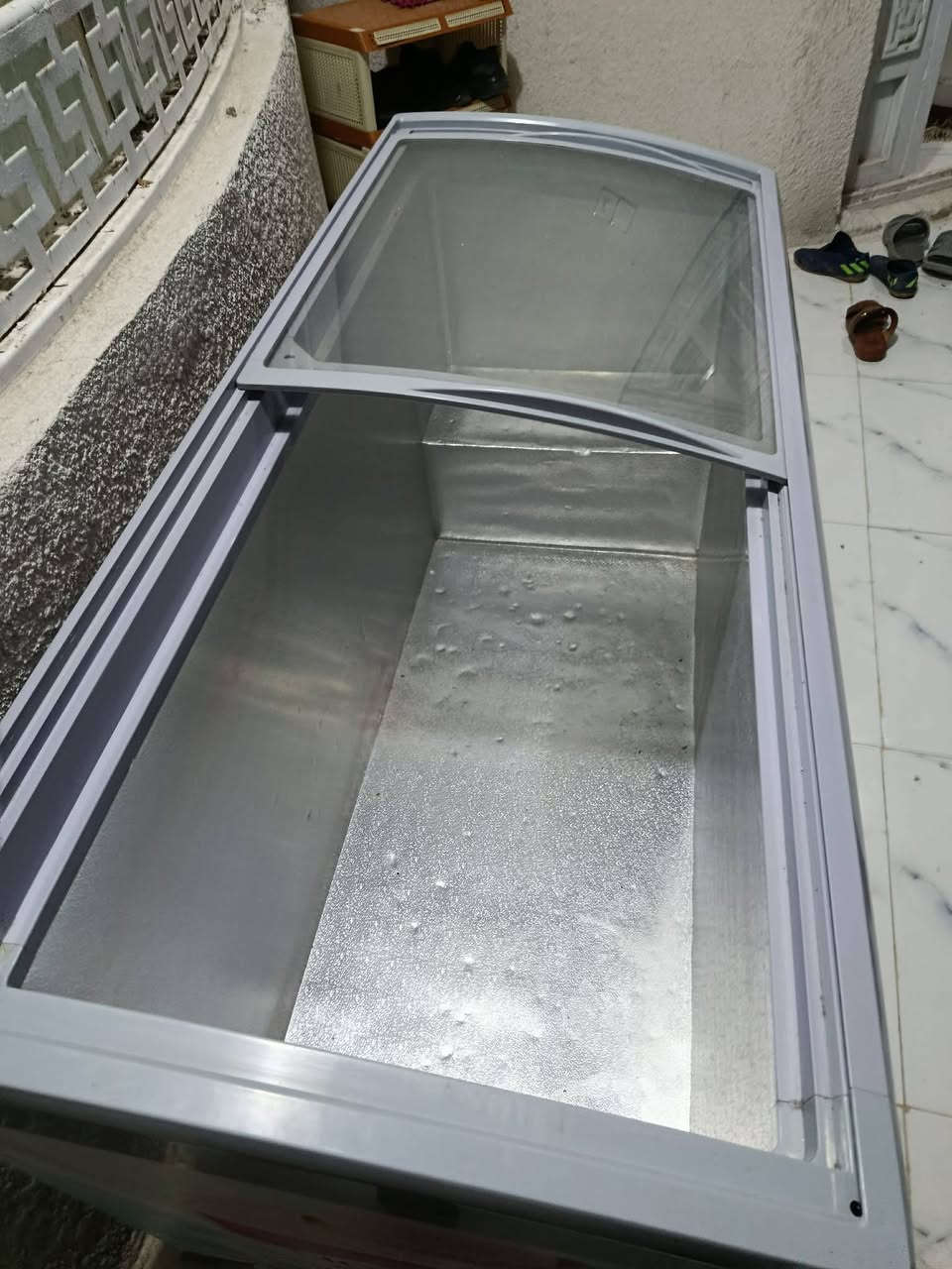 السلام عليكم مجمدة عملاقة مستعملة شي بسيط كلش اخو الجديد  المكان كربلاء طويريج الشراي يتصل  ***********
