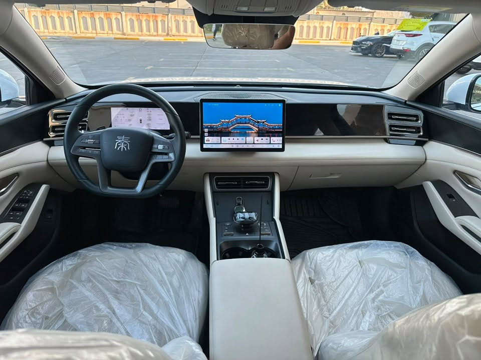‼️‼️إنتبه السيارة qin L وليست qin plus ‼️‼️
Byd qin L 2025 
13كامرا 
حساسات 360 
رادار تفاعلي يكشف كل شيء بالشارع 
ركن تلقائي 
قيادة ذاتيه مفعله بيها نظام adas
ابيض والداخل ابيض المميز 🤍
Dvr نظام تسجيل داخلي يسجل طول الوقت 
ونظام حماية من تكون السياره مطفيه أو طابكه اي أحد يتقربلها تصوره soc
رادار إمامي متفاعل 
بطاريه 80 كيلو متر
بطارية مع الوقود 2100 كيلو متر
محرك 1500 cc مع محرك كهربائي اخر
السياره مابيها اي حادث ومكفوله من كل شي
ماشيه 14500كيلو متر فقط 
السياره جديده بكل معنى الكلمه بعدهي على وضع الشركه 
السعر٢٤،٥٠٠،٠٠٠ د.ع
العنوان بغداد جانب الكرخ ❤️
للاستفسار على الاتصال او الواتس 
***********
