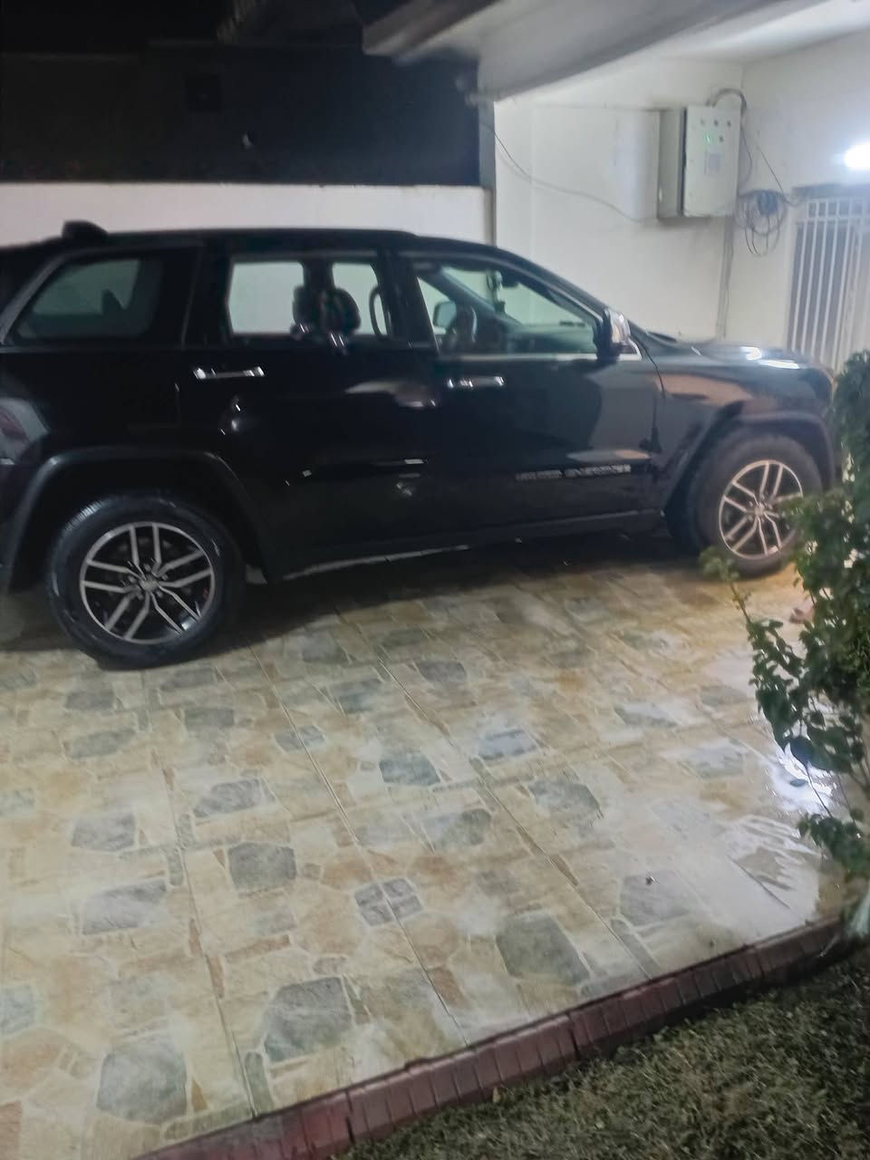 جيب لاريدو ١٧ وارد كلين تايتل مكفوله كفاله عامه من ضربه وصبغ وبارد وسونارها منشور بدون فتحه فقط العنوان الصويره
***********

الشيخ ابوحسن الجبوري مكلف بنشر
