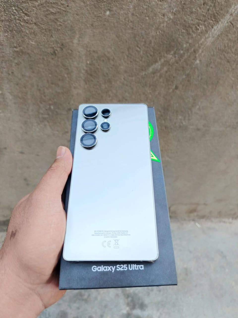 موبايل سامسونك للبيع S25الترا ذاكره 256 اخو جديد شخط ما بي ما صار اخذته شهرين بعده بل ضمان مكاني بغداد الأمين سعر مليون 150 
رقم موبايل ***********
