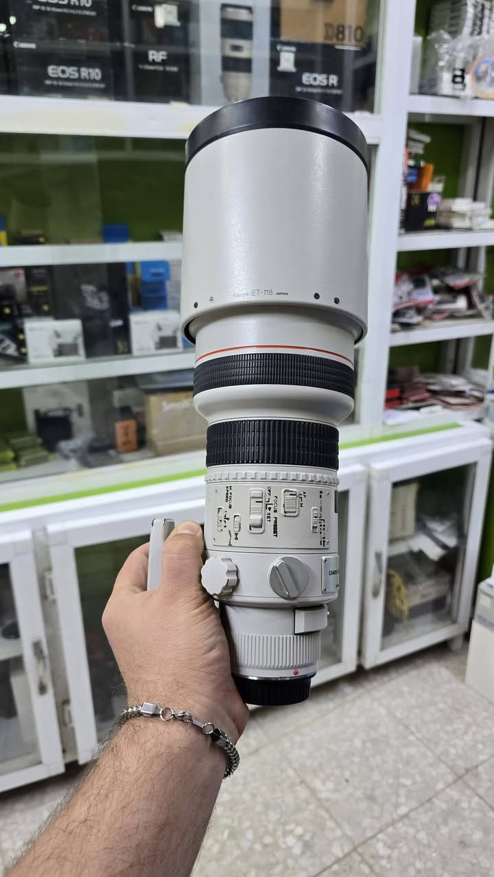 عدسه كانون 300 ثابت 
سعره عدسه فقط 3 ملاين و250الف
كامره 1DX mark 2
سعر بدي فقط مليونين و900الف 
مكاني بابل ***********
