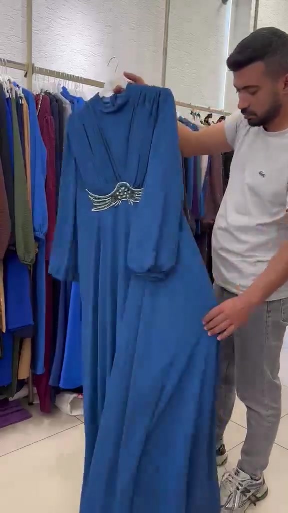 شروة فساتين عدد 250 قطعة سيريات نظامي معا الوانهم 
بضاعة عثمان بي خامات درجة اولة 
من أرقا الماركات  قياسات 38 لحد 48 
موجود السعر منهي دون فاتورة. 10.$


**إذا كنت صاحب هذا الإعلان وتريد حذفه لأي سبب، رجاءا أرسل رسالة إلى الدعم الفني**
