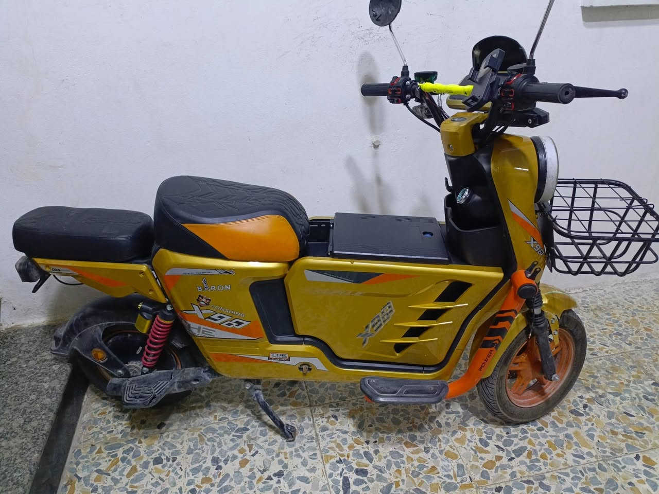 للبيع دراجه اكس 900 بطاريات شغاله بس بيهن نفخه بسيطه السعر 350 بها مجال شغاله من كل شيء الاستفسار ***********
