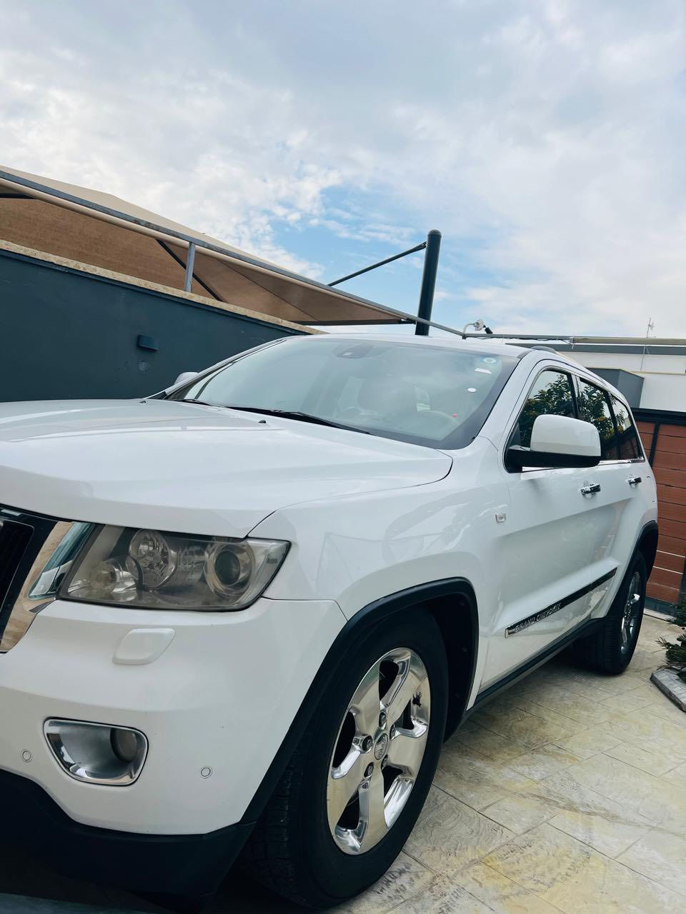 جيب موديل 2013 (   خليجي  ) مكفولة كفالة عامة
رقم بغداد تحويل ثاني يوم 

فول مواصفات لمتد

فورويل

 حجم المحرك : 6سلندر 3600  

ماوس وضعيات قياده الفور ويل 

جكات 3وضعيات

 فتحة بانوراما  

*غرفه السياره عسلي 

بصمه  

كشنات الاماميه كهرباء

حساسات خلفية وامامية وجانبيه

تشغيل عن بعد   

تحكمات ستيرن فول

مكان ديالى سد حمرين

السعر 215 وبيها مجال

***********مكلف بالنشر اتصل بالرقم
