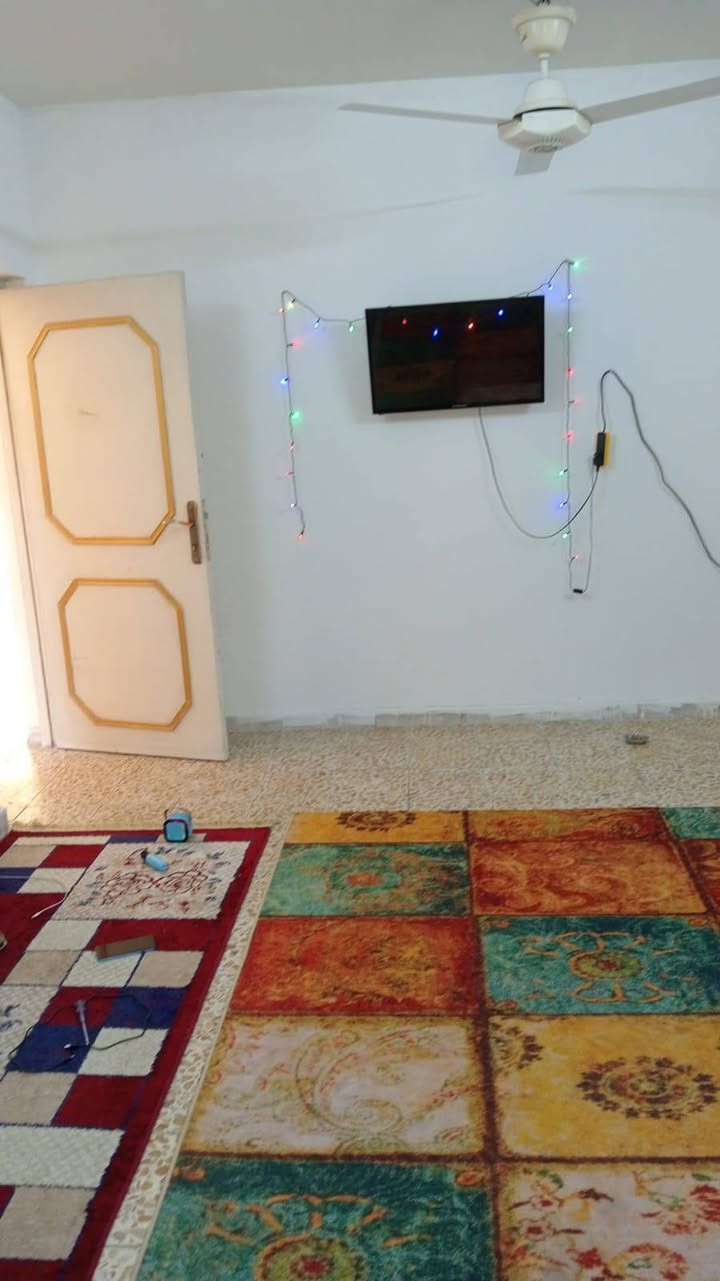 بيت للبيع حي الجهاد مقابيل مكوئ الاستاذة مساحة 250م الاستفسار الاتصال على الرقم ***********
