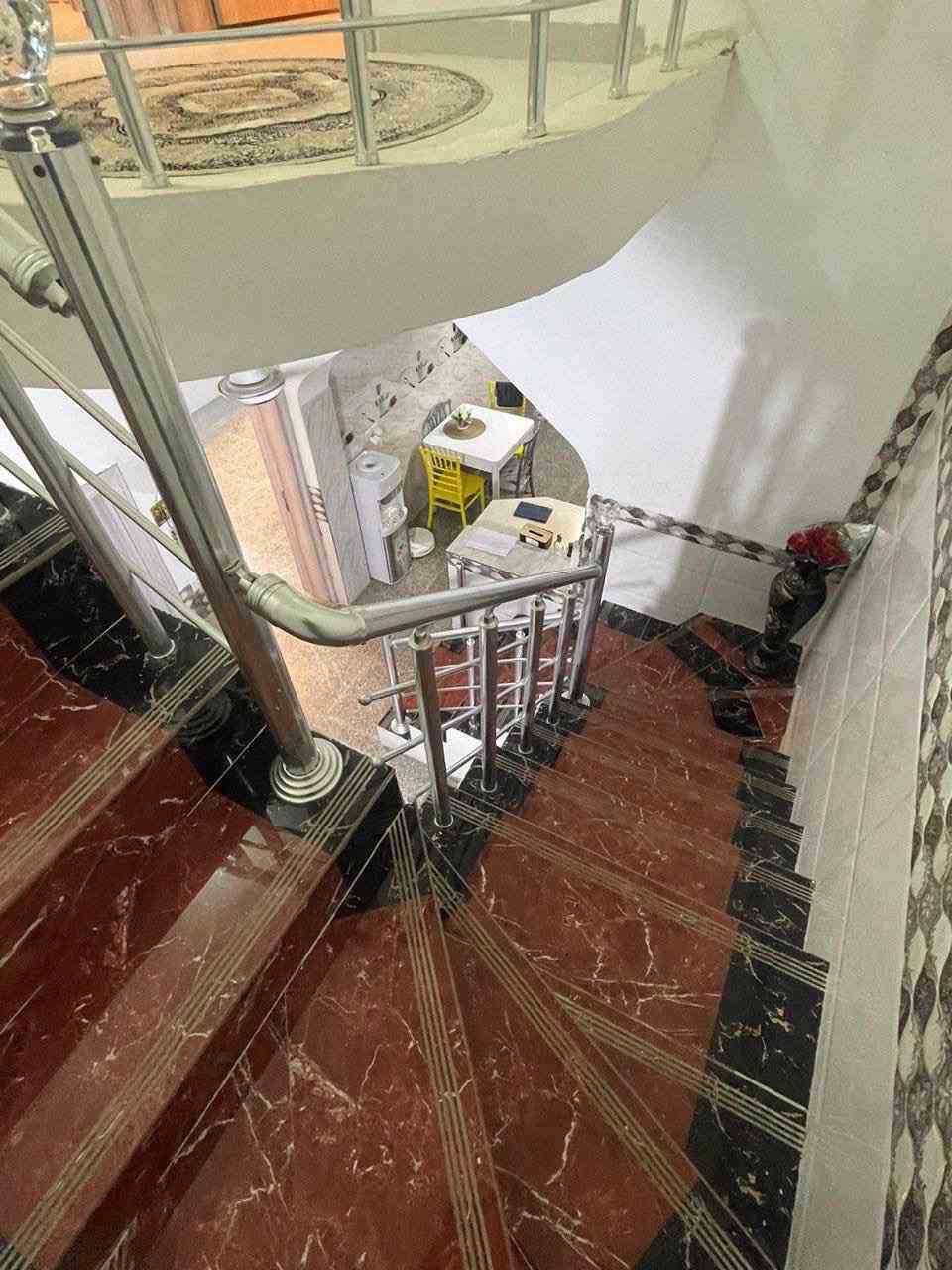 للبيع بيت 100 متر واجهة 8 حديث بناء سنة 2023 طابقين 3 غرف نوم العنوان المعملجي قرب الشارع العام خلف الأخوين بالضبط 
السعر 180 وبي مجال 
***********
