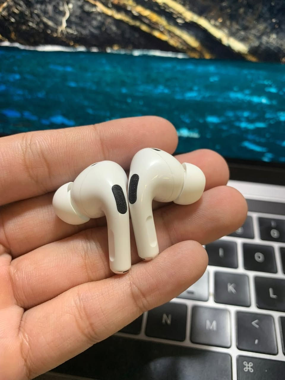 ايربودز برو 2 الجيل الخامس
باله أمريكي ، ايمي بموقع ابل ك يطلع بالإعدادات شركة مصنعه ابل ربط مباشر بشاشة الآيفون 
عزل كلش قوي ، مايكات ممتازة بطارية قوية جدا 
قبل دفع تربط وتفحص بنفسك 
سعره 25 ويا توصيل سعر ثابت 
حجز واتس اب فقط ***********

