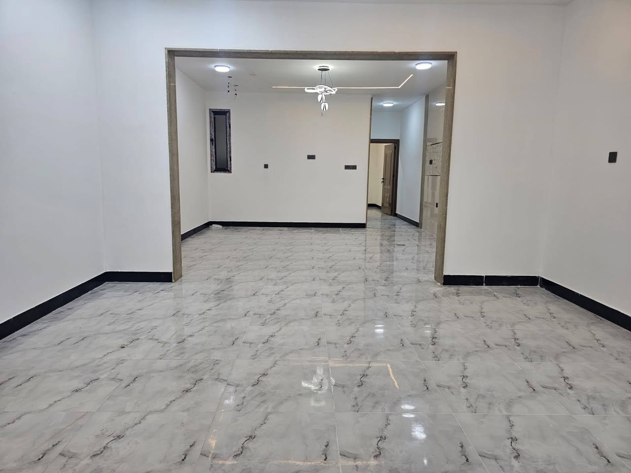 --- عقارات الموصل الحدباء ---
                  🏠 دار للبيع🏠
                💥 سعر مناسب💥

🔴 موقع الدار حي الصديق خلف جامع صلة الاحرام

🔴 مساحة الدار 100 متر 

🔴 واجهة 5 متر.. فرع صبه

🔴 بناء حديث موقع ممتاز

🔴 طابقين معزولين تمامآ  

       ////////////////////////////////////
 لمعرفة التفاصيل والسعر يرجى زيارة المكتب او الاتصال على 
 الرقم            ***********

💥 نستقبل جميع طلباتكم وعروضاتكم.....
