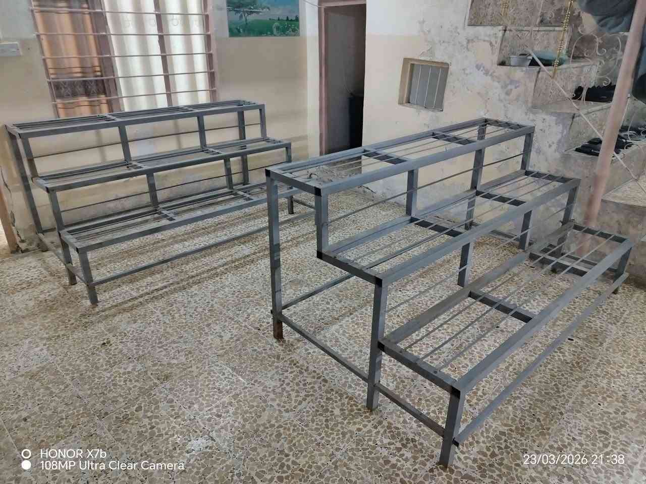 مدرج عدد 2 كل واحد طوله مترين اذا تطبگهن يصيرن 4 امتار فصال درجة اولى حديد ثقيل بوري 2 انج فصلتهن قبل شهرين البيع قفلهن اثنينهم 175 و اللي يريد واحد قفله 100 الف يصيرون للمحل للمول لبسطة فواكه و خضراوات الشراي يتصل ***********
