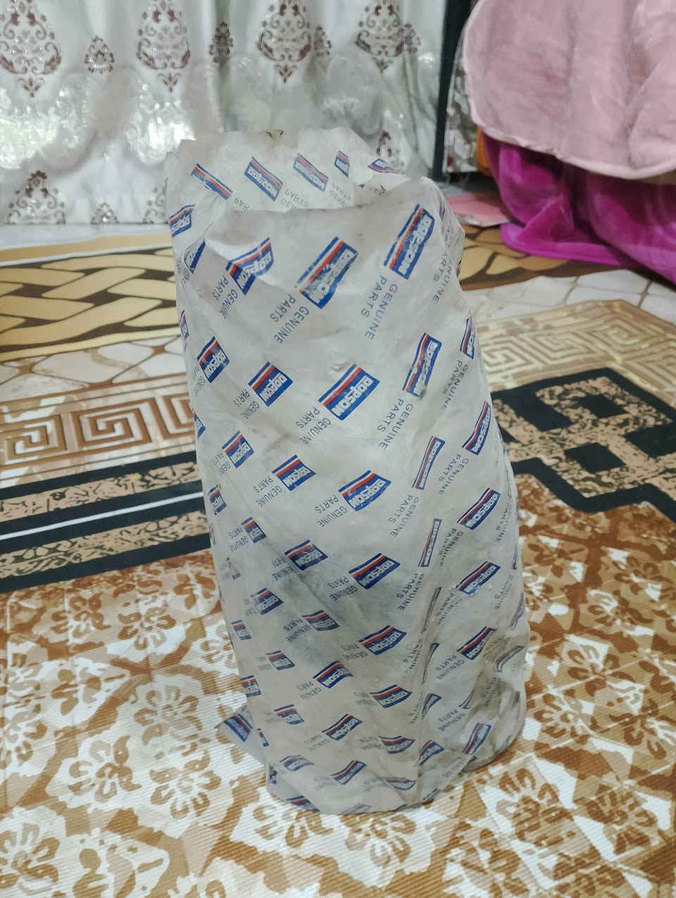 السلام عليكم عبوه كامله اصليه بيه فيت بم مال سي200 موديل 2013 سعره 100الف مكاني بغداد الشعب ***********
