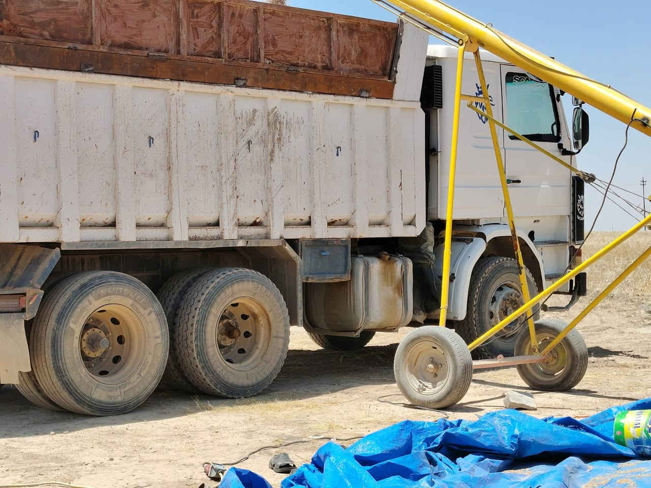 السلام عليكم
يتوفو قلابات لنقل محصول الحنطه من المزارع الى سايلو العلم 
‭***********‬
‭***********‬

