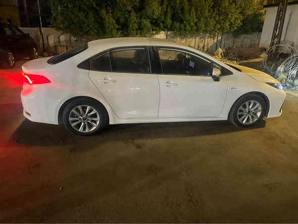 السلام عليكم تويوتا كورولا هايبرد 2025 فول موصفات 1/1 مكفولة كفالة عامة مرقم بغداد بأسمي زيرو ماشية 700 كيلو فقط مكان السيارة بغداد العامرية السعر 22 مليون وربع وبيه مجال بسيط *********** بغداد
