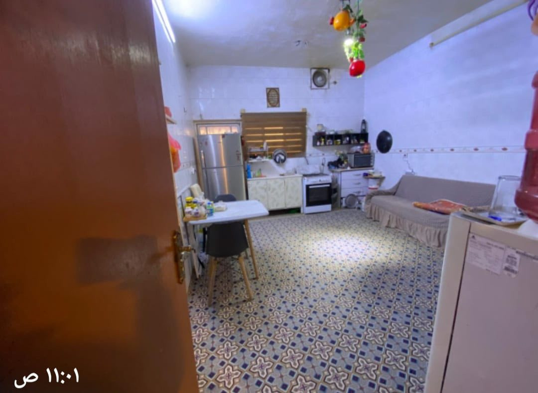 #اعلان
دار للبيع مساحة 300متر طابق واحد

#مواصفات غرفة نوم كبير هول كبير هم استقبال هم هول مطبخ صحيات كامل كراج حديقه +بير ارتوازي سيراميك ارضيه مطبغ درج خارجي 

#الجنس العقار توزيع قائمقاميه مشمول بتمليك قرار 320 

#العنوان ديالى خانقين امام عباس خلف مولده بدايه إمام عباس 

#السعر 32مليون 

#اتصال مكتب علي الوندي للعقارات ومقاولات 

***********
