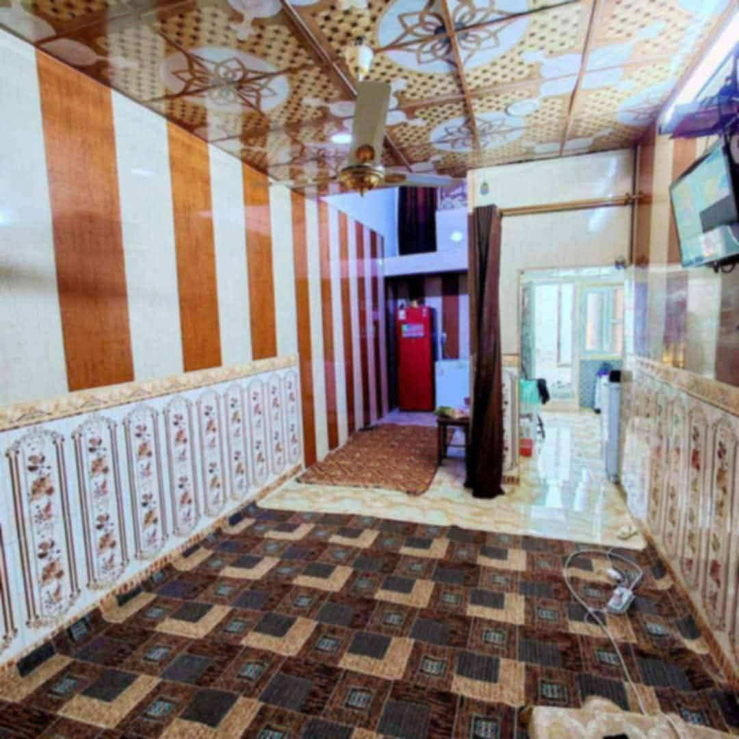 يا الله مكتب الكندي للعقارات يقدم 
بيت  بدايه شارع المطار القديم ثاني بيت عن شارع يم مخبز المختار الثقفي مساحه 100متر جاهز كهرباء مي مولد  سعره 26مليونوبي مجال مستعجلين على البيع مكان حلو ومرتب وبيت نضيف 
***********
