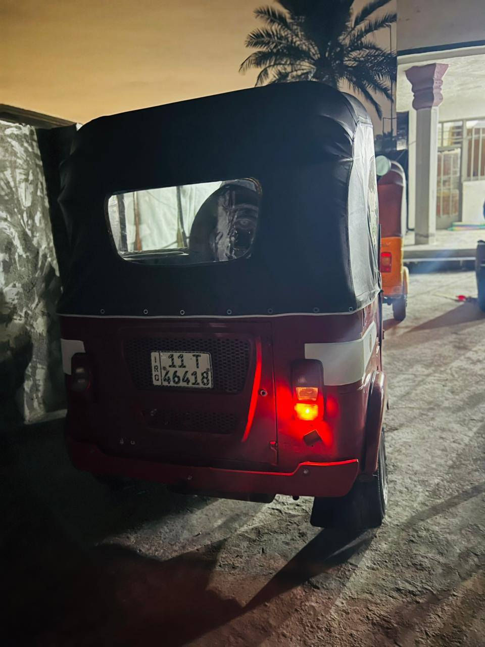 سلام عليكم تكتك موديل 22 مرقم بغداد نكليزي ضربتها فقط لغد يسار وصفحه بدي يمين ومعمره ومرشوشه بس مكاعده عدل الصفحه يرادلها تعمير من جديد مكاني بغداد الدوره سعرها 8وربع وبيها مجال حگ الجيه ***********
