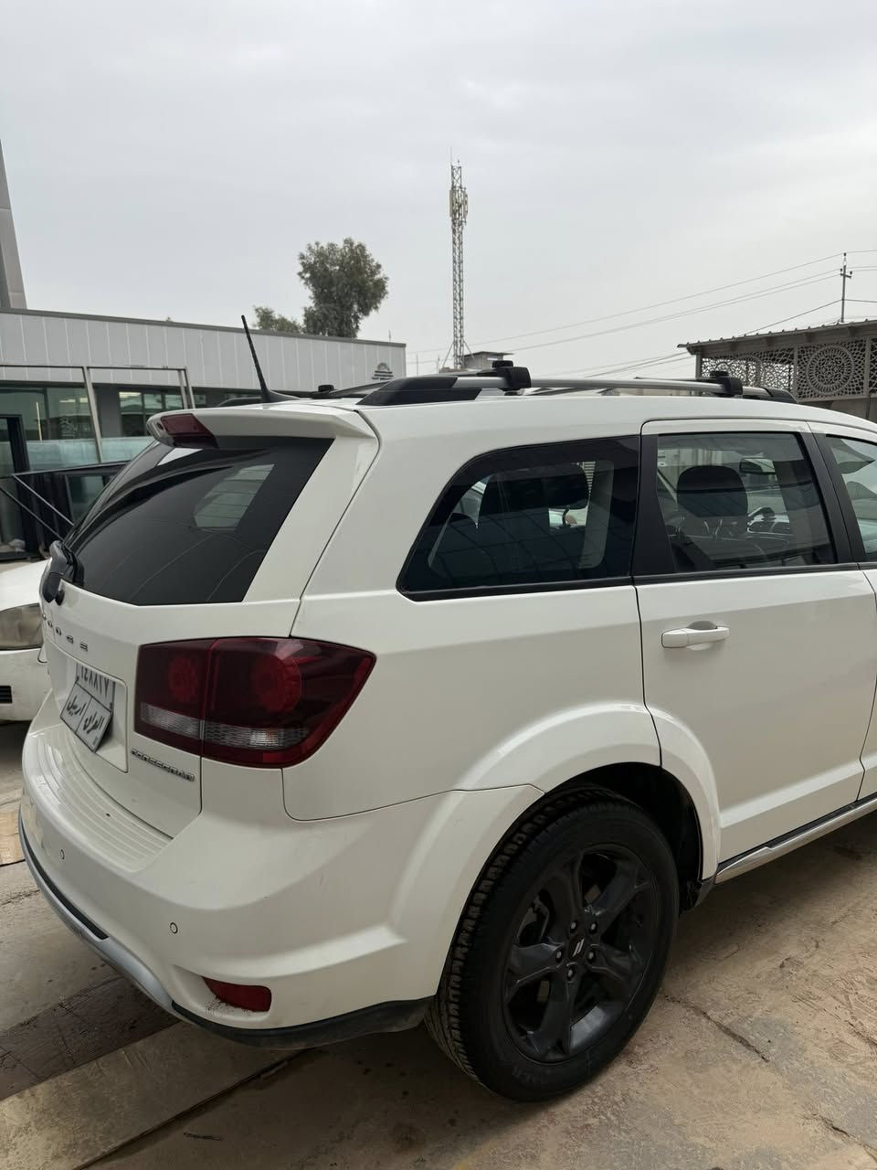 السلام عليكم
دوج جورني 2020   ابيض 
فئه كروز رود ( فول مواصفات)  سبعه راكب - ثلاث قطع تبريد مركزي - كامره خلفيه - حساسات - شاشه كبيره- فتحة سقف - مخابء سريه عدد٢- بضمة ابواب+ بصمة تشغيل- كشنات جلد + كشن السائق كهربائي - باقي التحكمات والمواصفات المعروفه 
السياره اربعه سلندر محرك 2400 
سياره بدون صبغ جملغ امامي مبدل بنفس الون بدون معجون وبدون ايرباك  
سياره جديده مكانها اربيل وماشيه ١٣٠ كيلو
***********
سعرها ١٦٥
