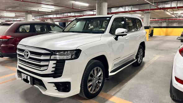 لاندكروز بريم اصل GXR LIMETED
 توين تيربو 2024 لون ابيض فول مواصفات
 ماشيه فقط 8700 كم قابل للزيادة
 السيارة مغلفة ppf بالكامل مكفولة 
من الشخط بحالة الزيرو رقم اربيل باسمي
 تحويل بنفس اليوم مكان السيارة بغداد المنصور
 للتواصل ***********
