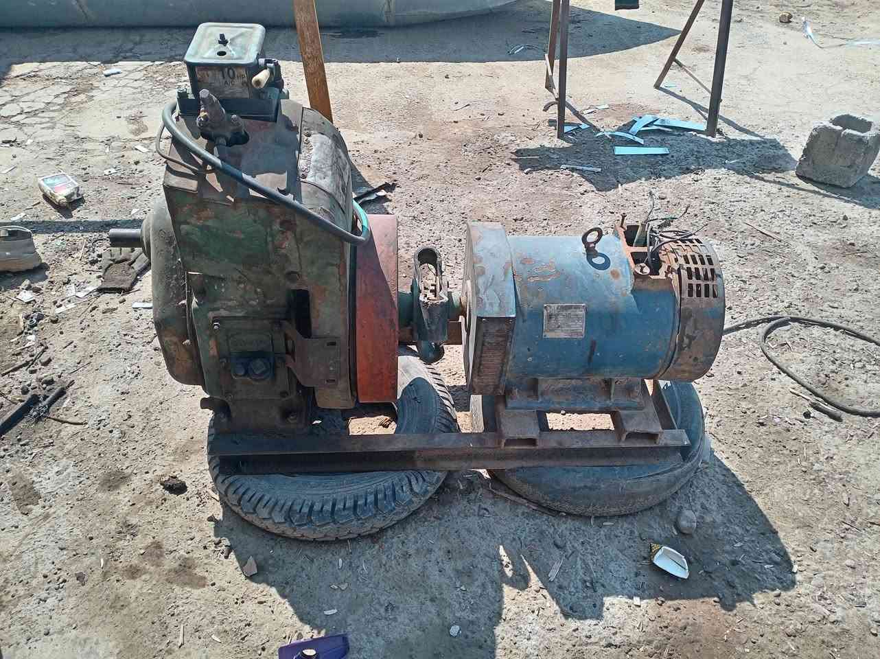 السلام عليكم  كل عام ونتو بخير
عندي هاذ المولد للبيع مجفت جديد صارله سبوع كله شغال فول للبيع السعر ٤٠٠ وبي مجال *********** العنوان سامراء
