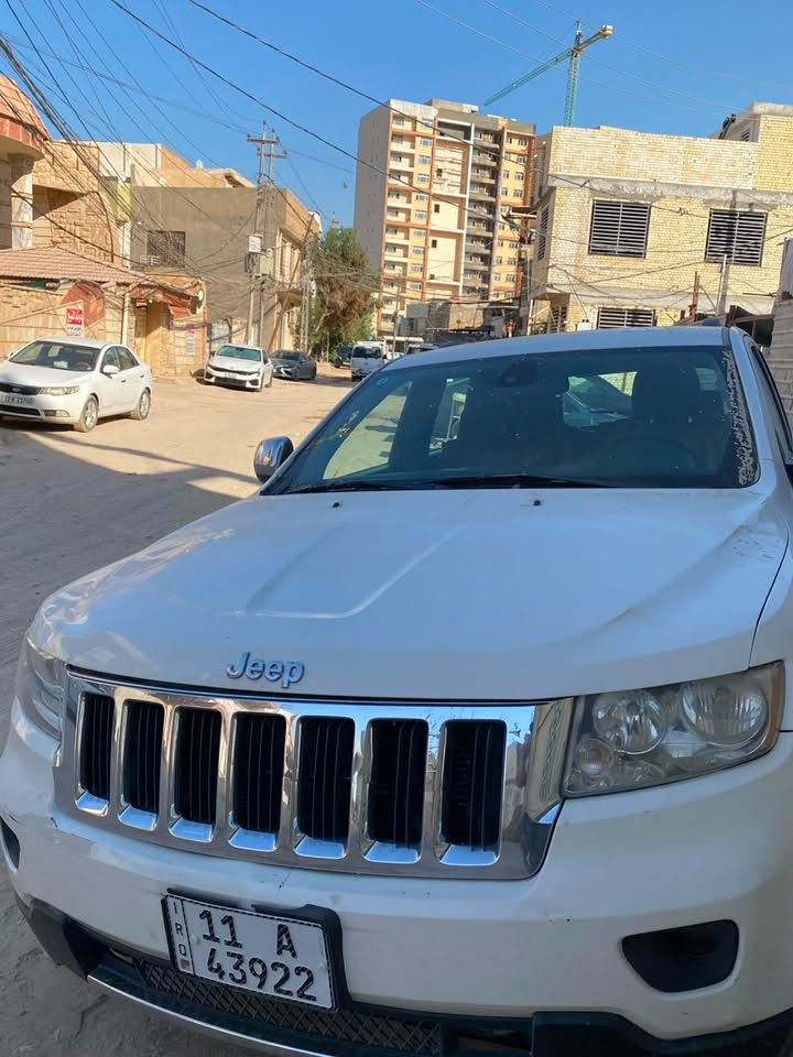 سيارة جيب لاريدو للبيع 
فول موصفات عدا الفتحة موديل ٢٠١١
***********
